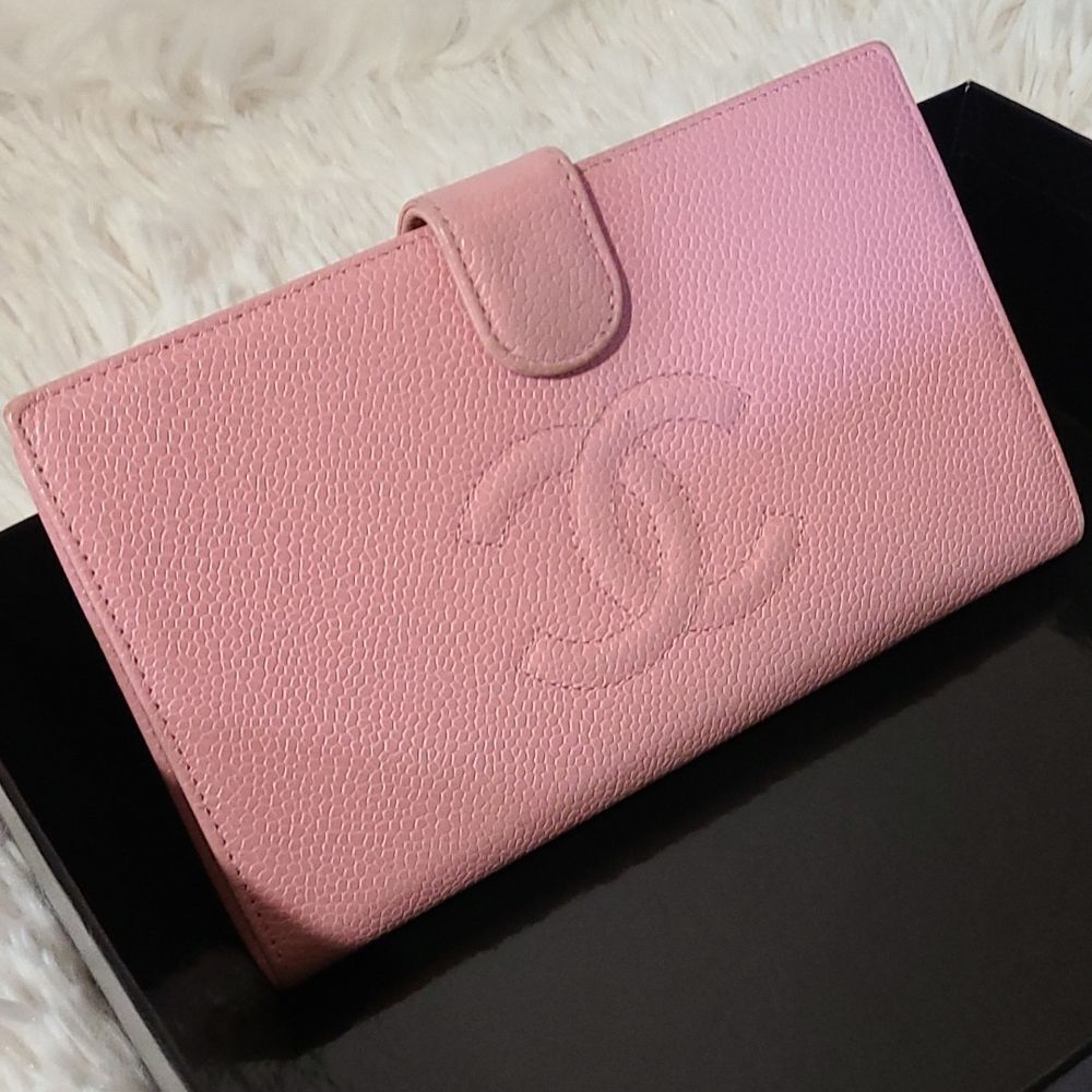 💯 Authentic Chanel Caviar Wallet 🍀 - Picture 13 of 15